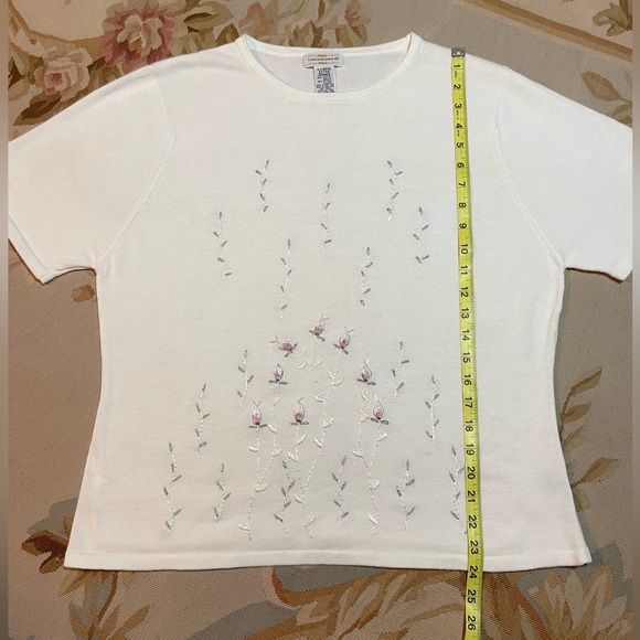 Pretty floral embroidered cream colored sweater, XL by Yarnworks - Picture 6 of 8